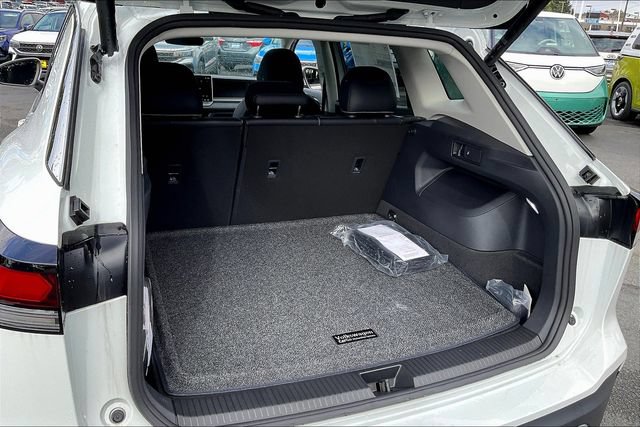 New 2025 Volkswagen Tiguan SE AWD/4WD image 24