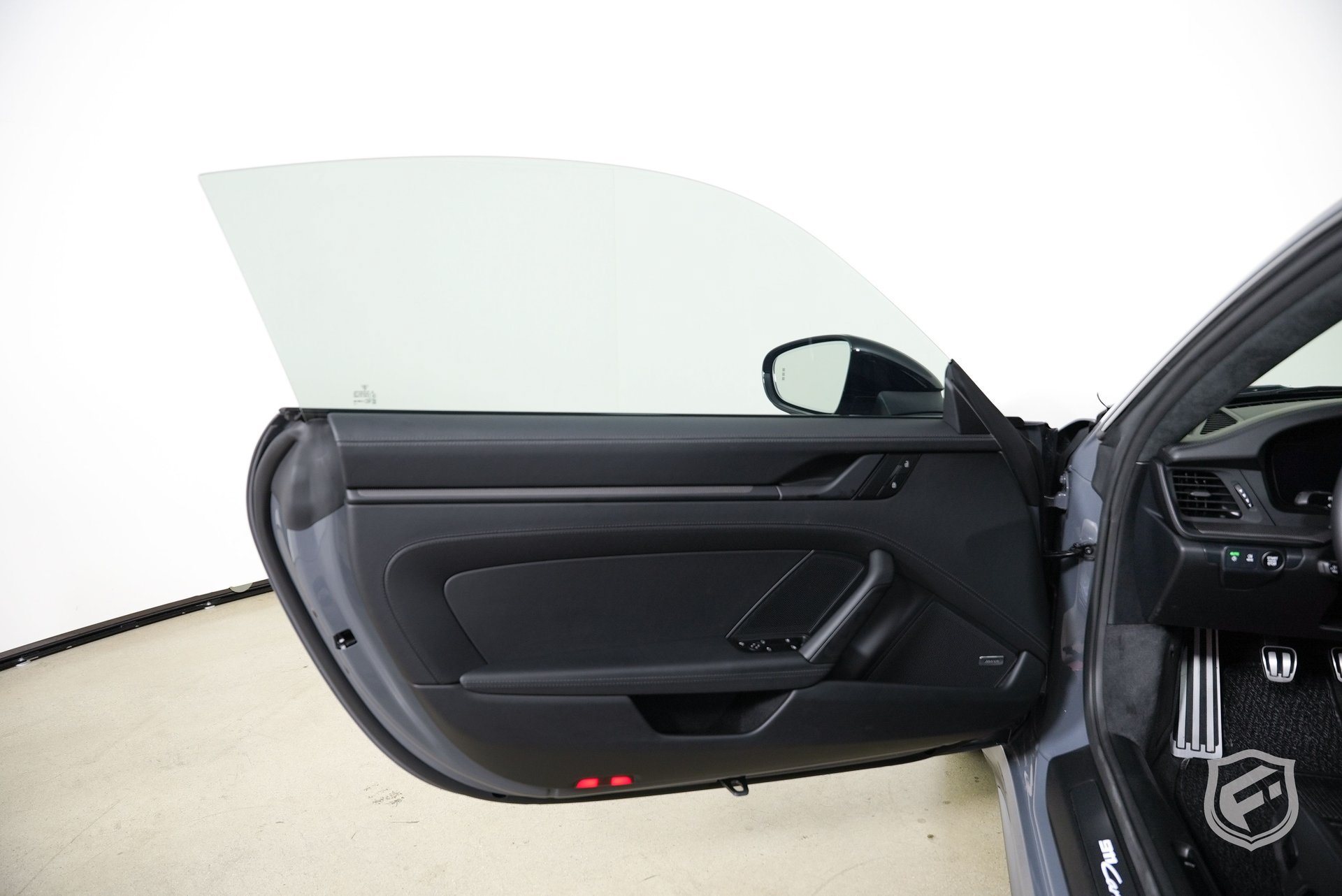 Used 2025 Porsche 911 Carrera RWD image 13
