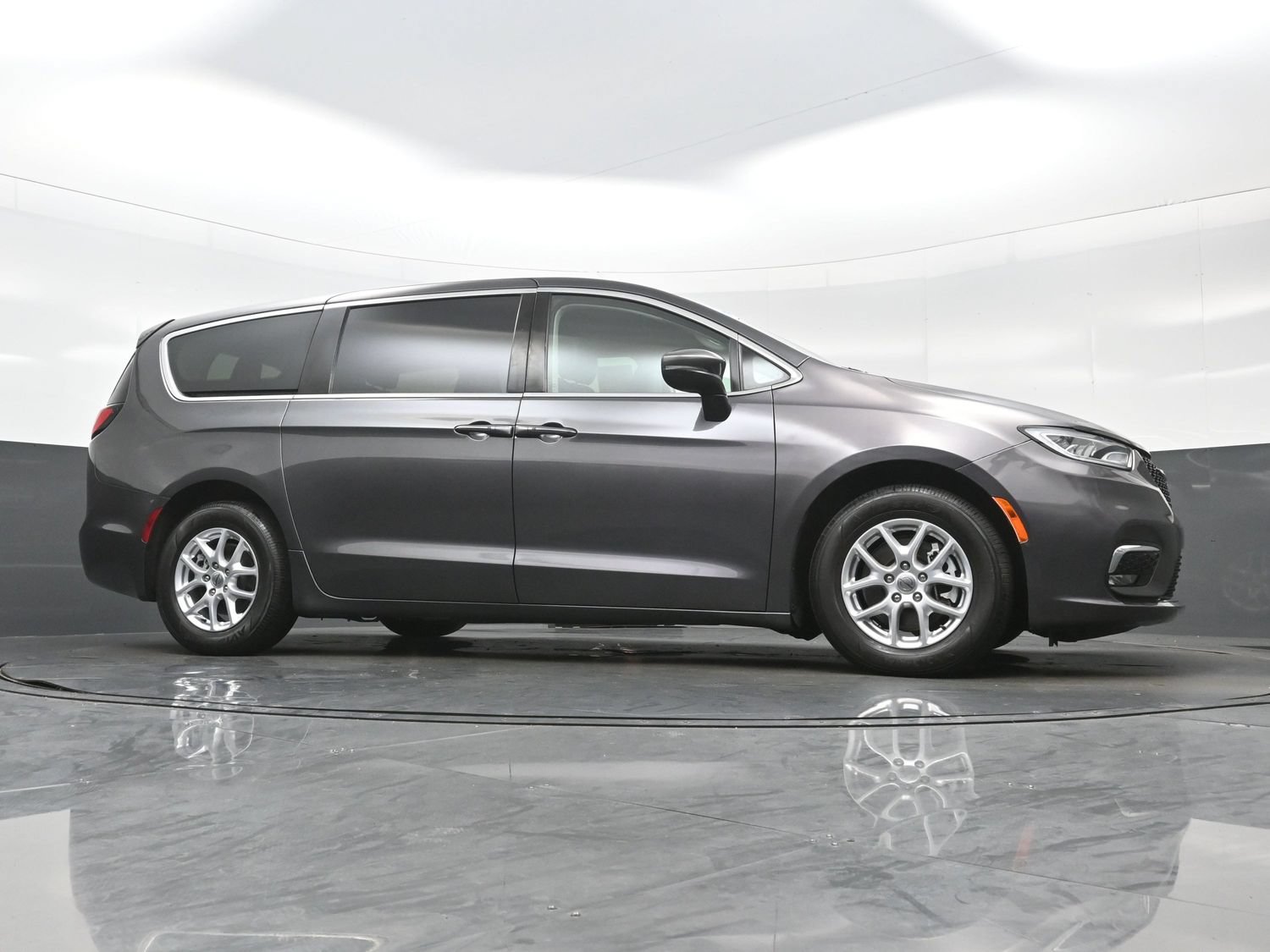 Used 2023 Chrysler Pacifica Touring-L FWD image 35