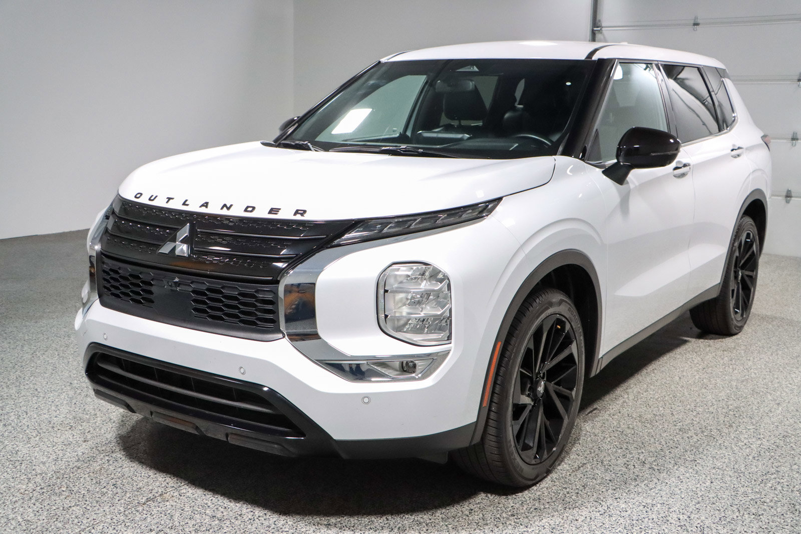 Used 2024 Mitsubishi Outlander SE Black Edition image 33