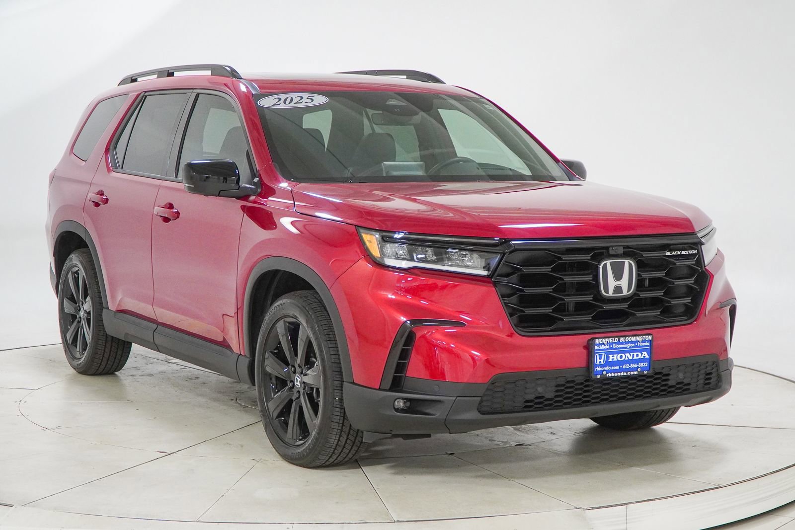 Certified 2025 Honda Pilot Black Edition image 18