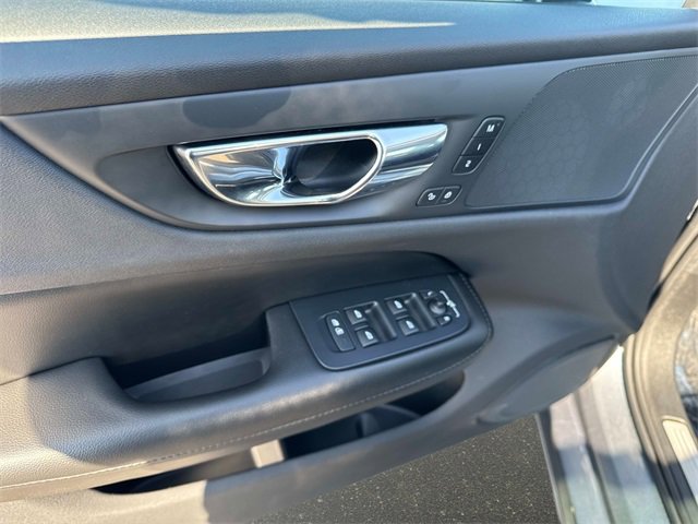 Used 2019 Volvo S60 T6 Momentum w/ Premium Package image 14