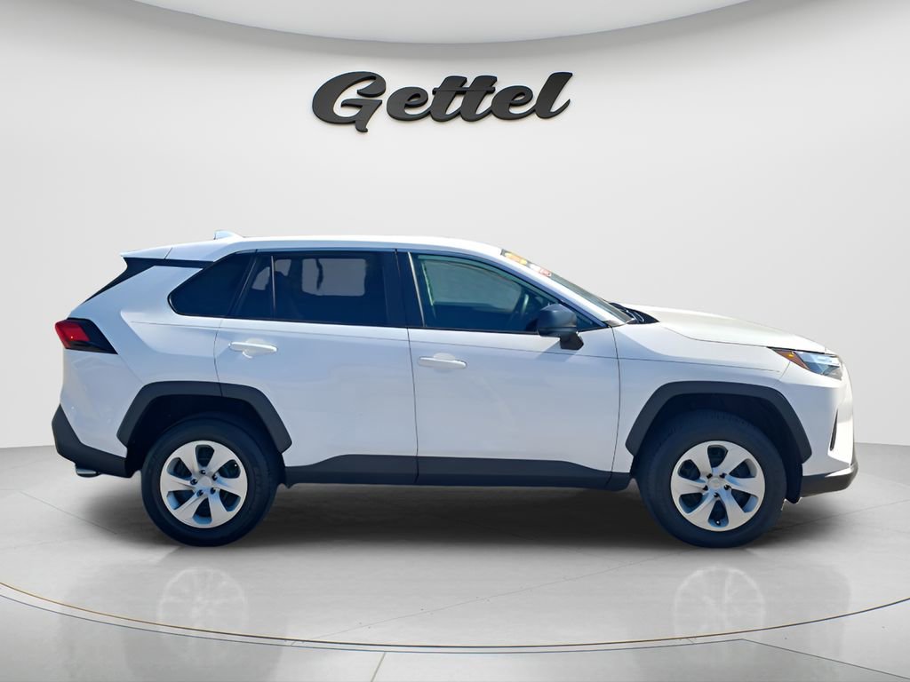 Used 2024 Toyota RAV4 LE image 4