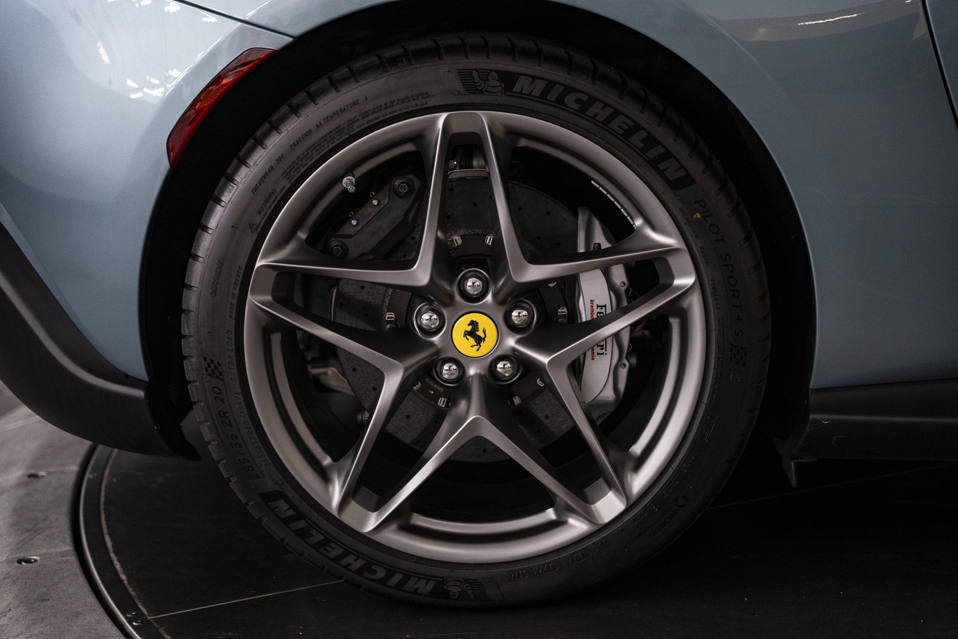 Used 2025 Ferrari Roma Spider RWD image 15