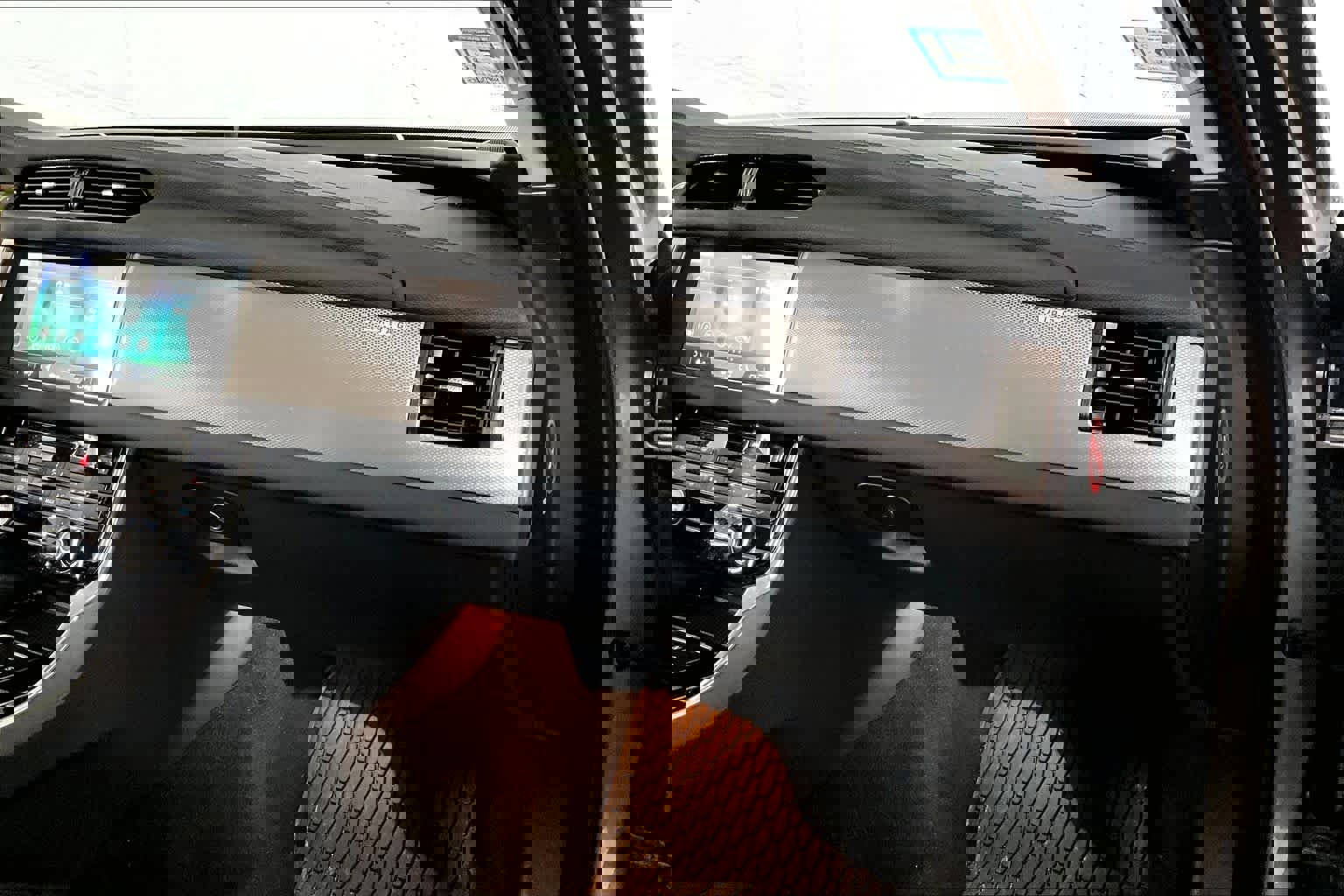 Used 2017 Jaguar XF Prestige image 18