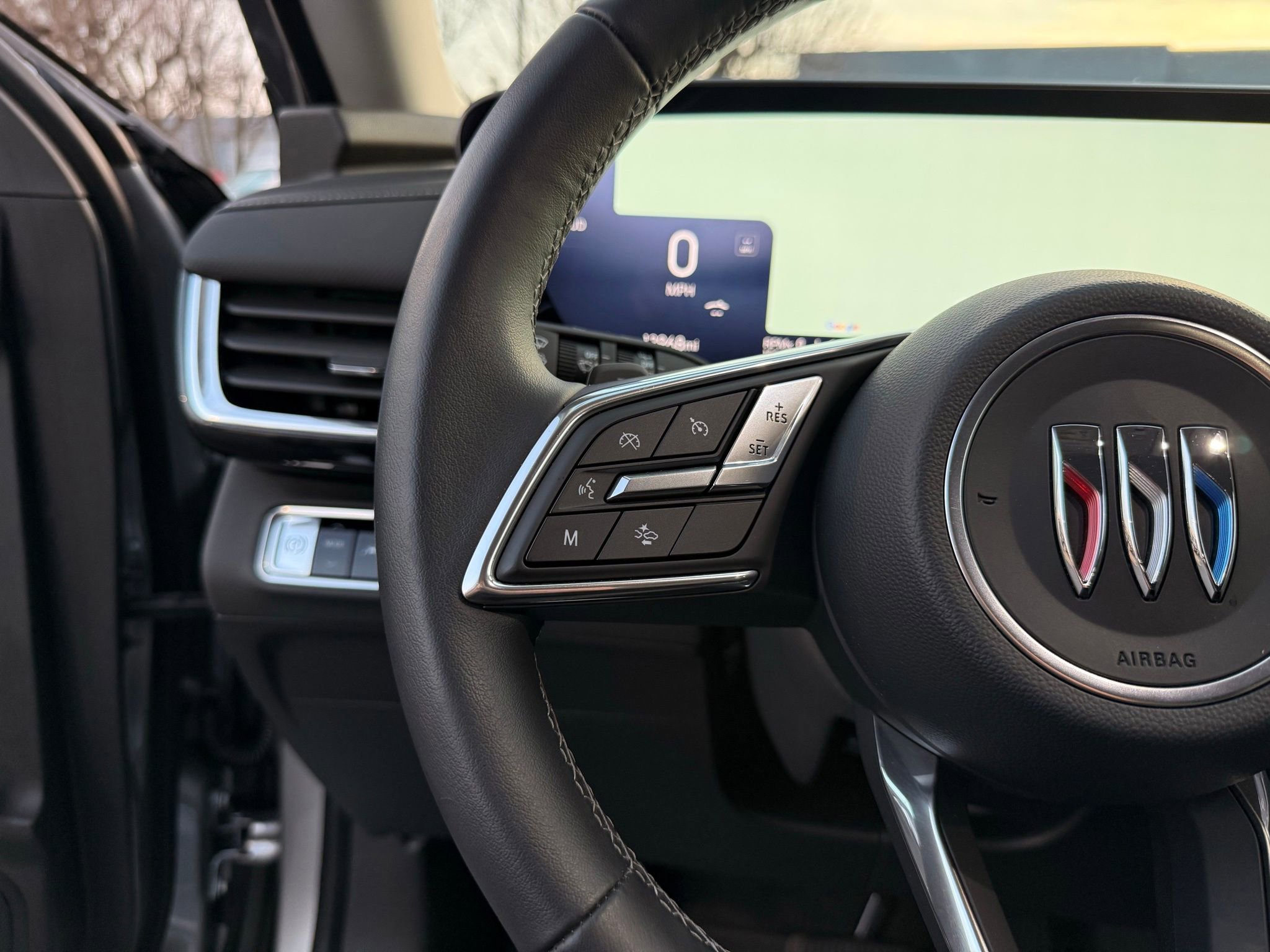 Used 2025 Buick Envision Preferred image 44