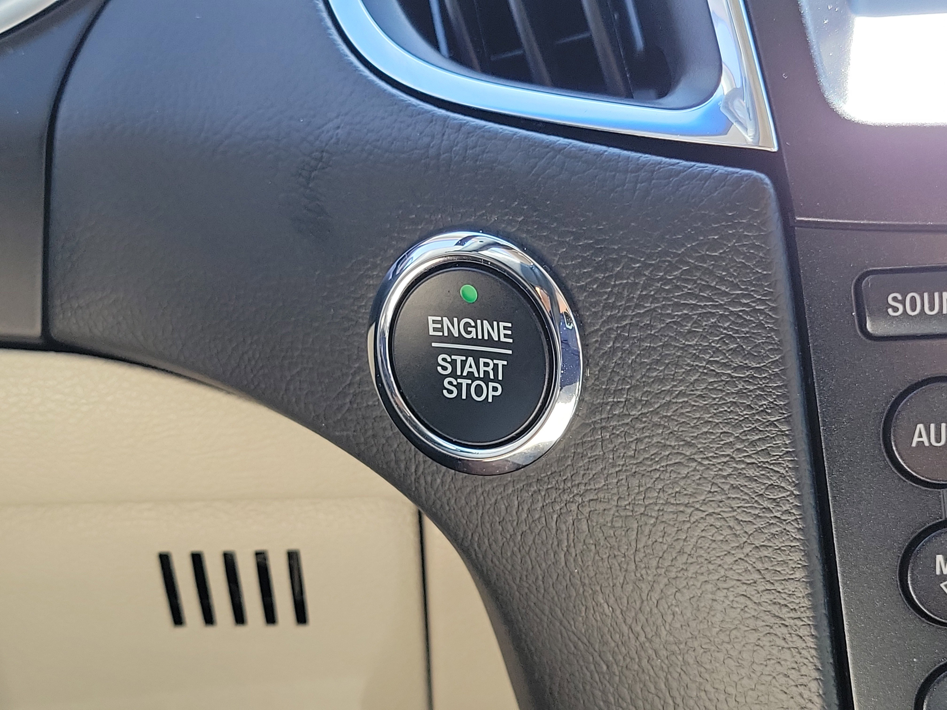 Used 2019 Ford Edge Titanium w/ Equipment Group 301A FWD image 31