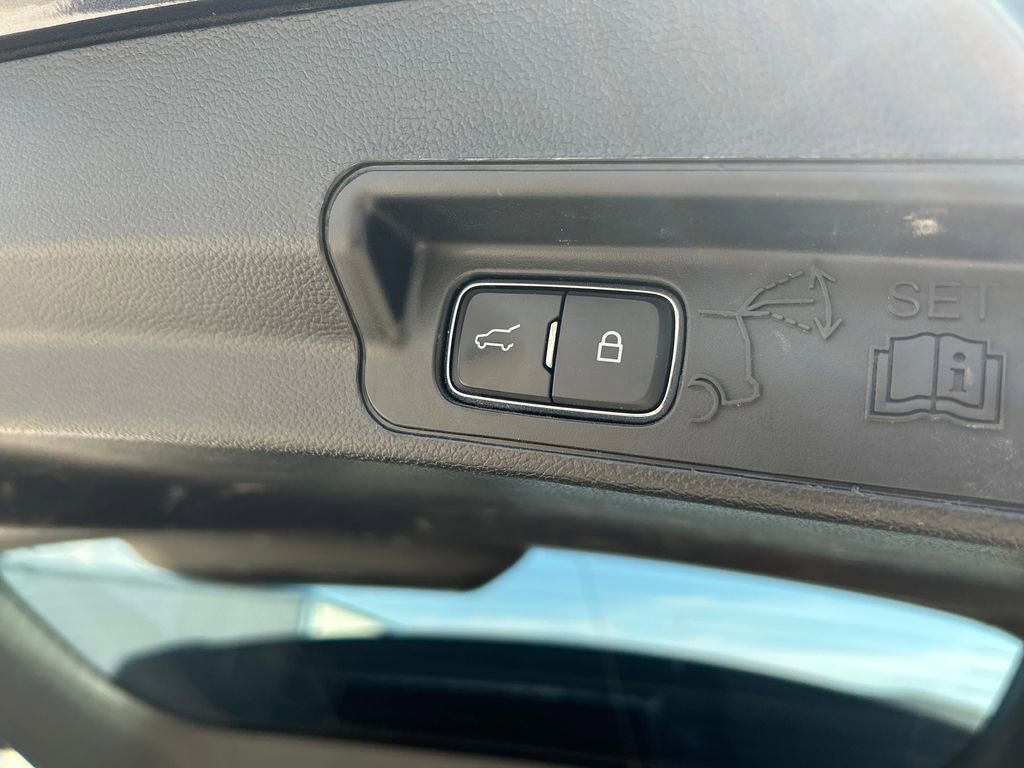 Used 2020 Ford Explorer Limited w/ Class III Trailer Tow Package image 26