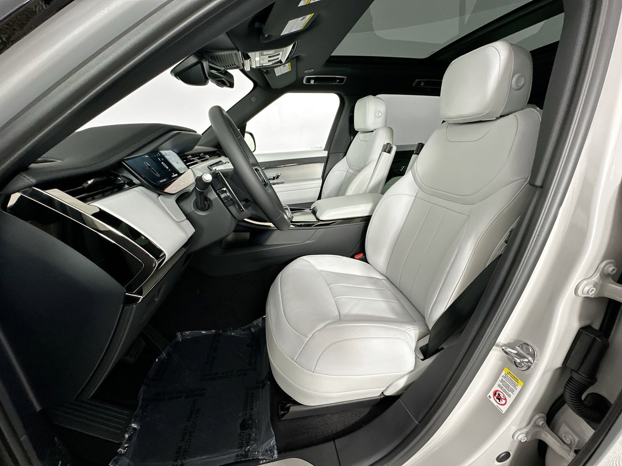 Used 2025 Land Rover Range Rover Sport image 18
