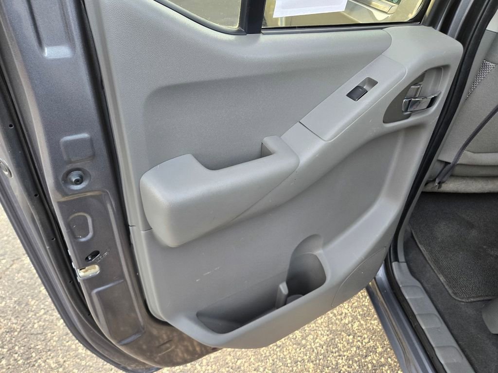 Used 2019 Nissan Frontier SV image 34