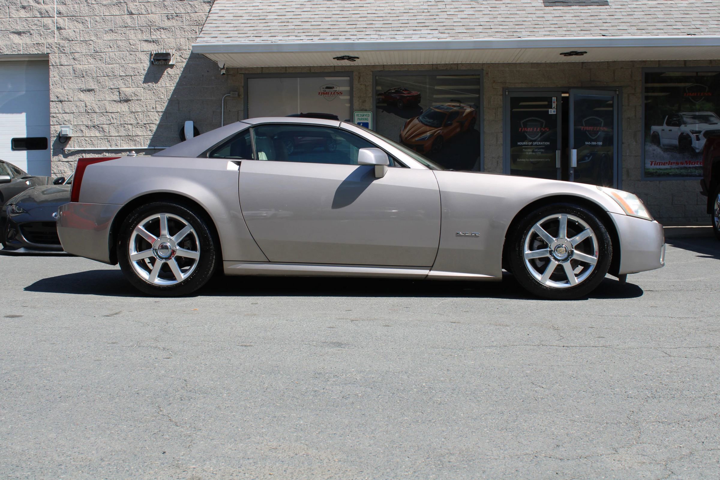 Used 2005 Cadillac XLR RWD image 16