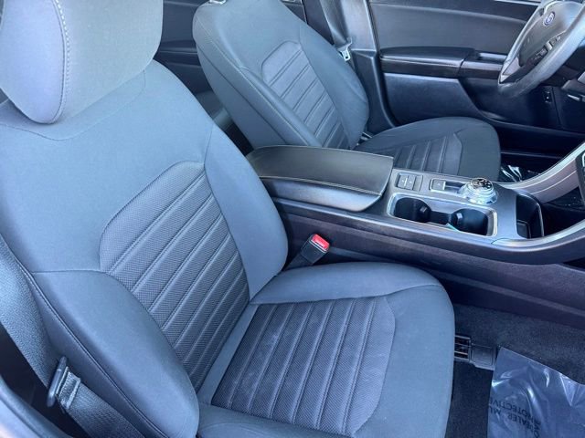 Used 2020 Ford Fusion SE image 17