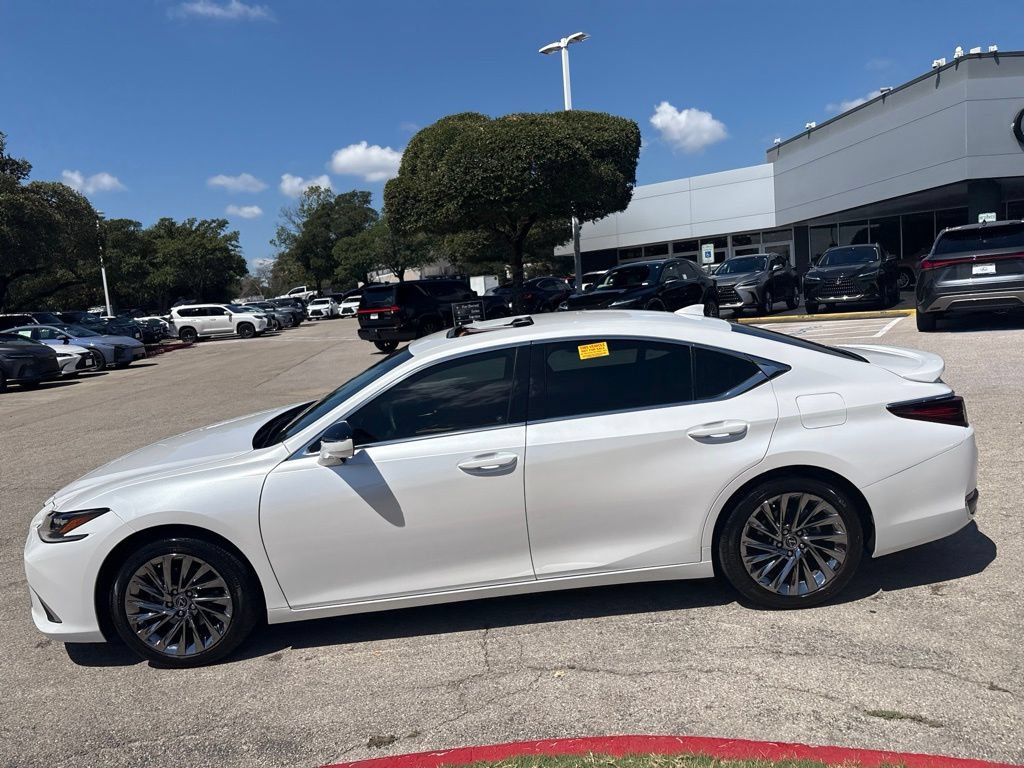 Certified 2024 Lexus ES 300h Ultra Luxury FWD image 2