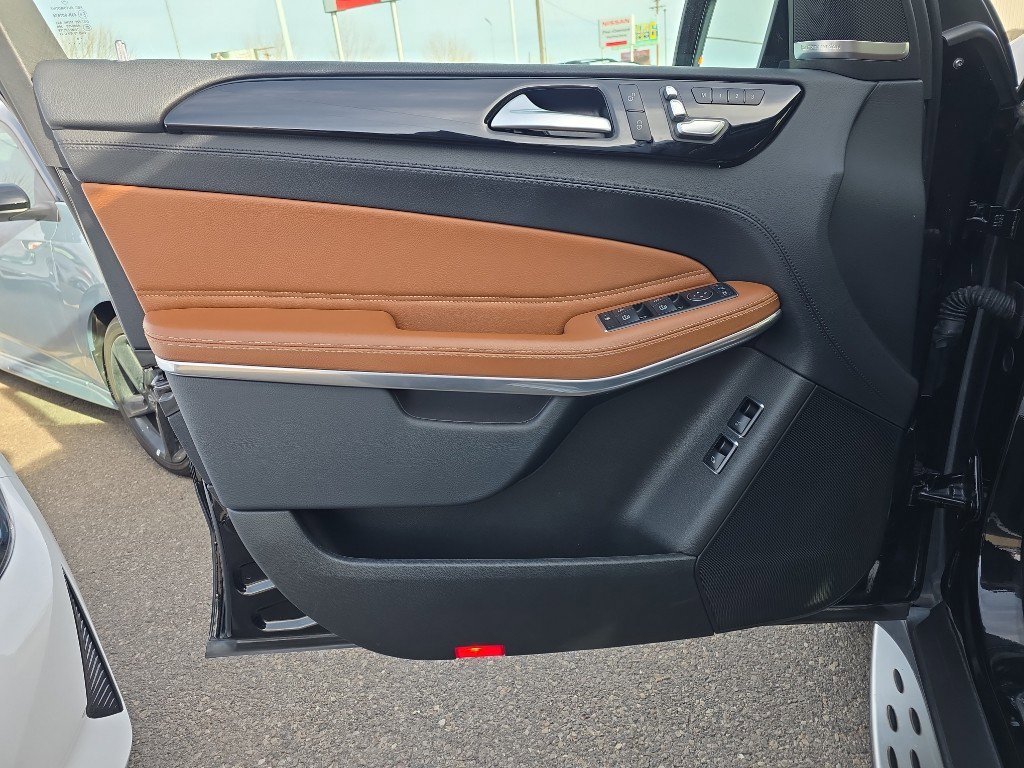 Used 2017 Mercedes-Benz GLS 550 4MATIC image 12