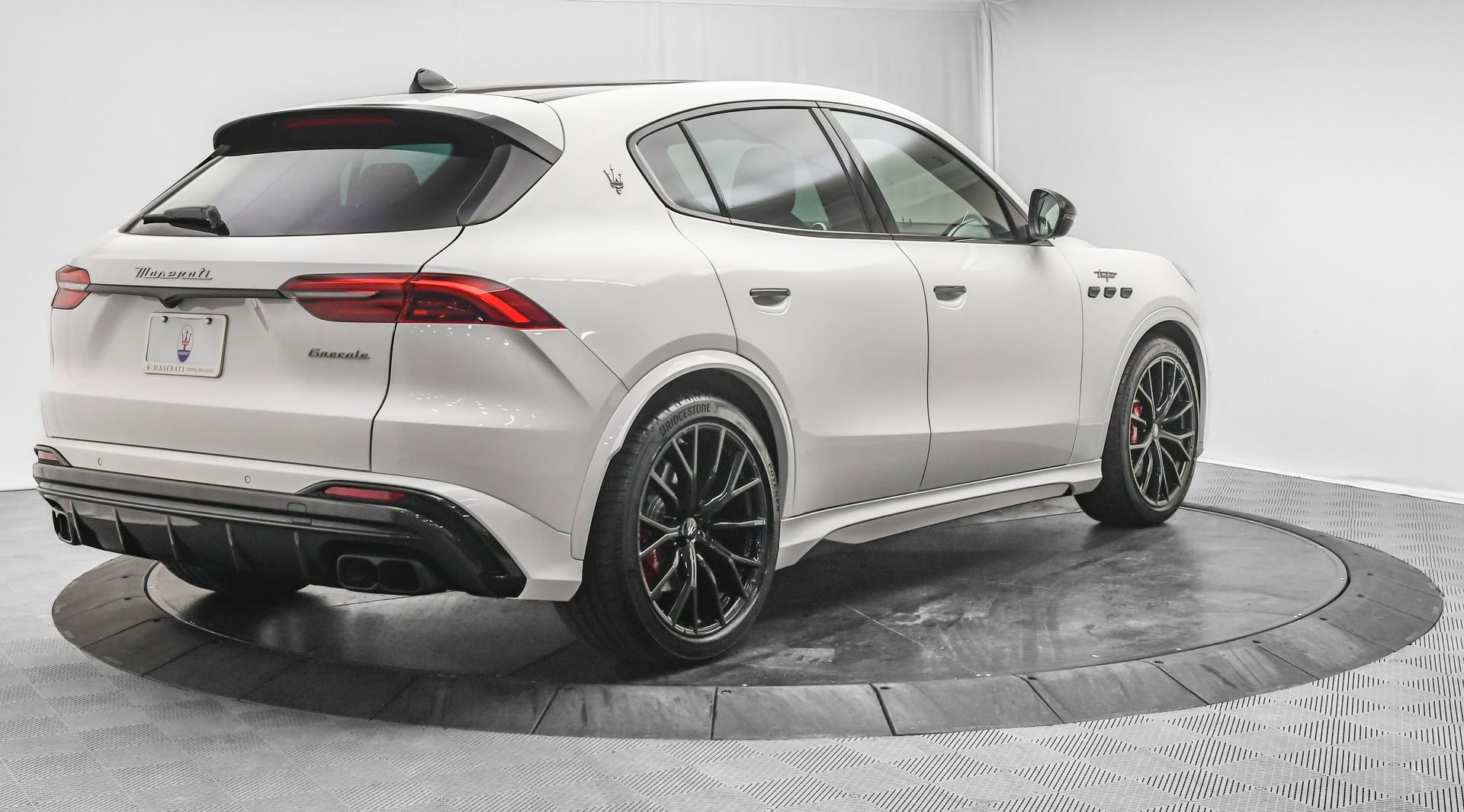 New 2025 Maserati Grecale Trofeo image 9