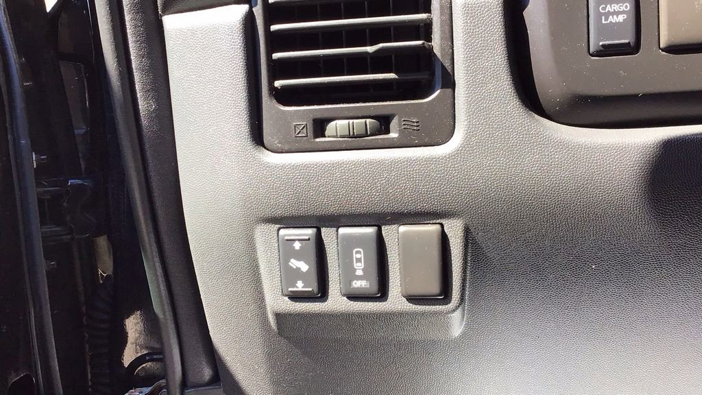 Used 2011 Nissan Titan SV w/ SV Premium Utility Pkg image 18