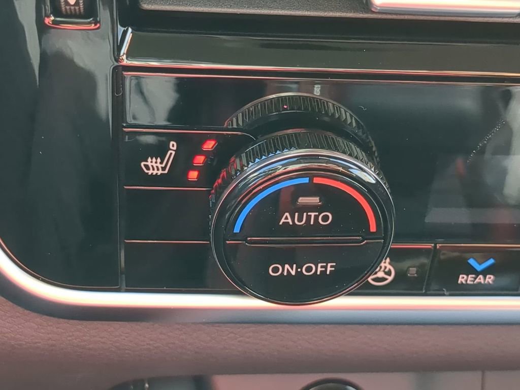 Used 2026 Nissan Rogue Platinum w/ Tech Package image 23