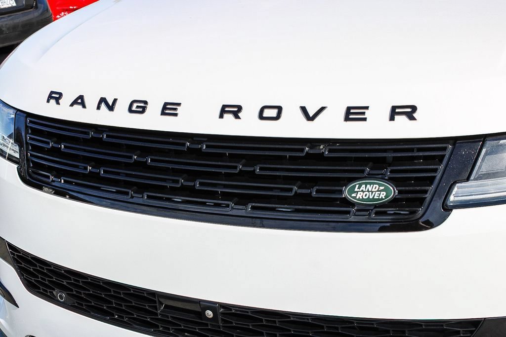 Used 2025 Land Rover Range Rover Sport SE AWD/4WD image 6