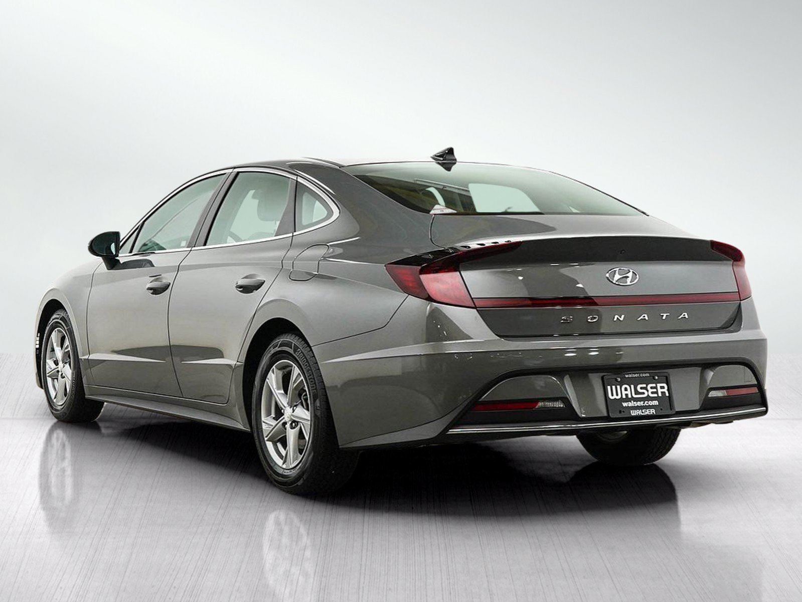 Used 2022 Hyundai Sonata SE w/ Cargo Package FWD image 3