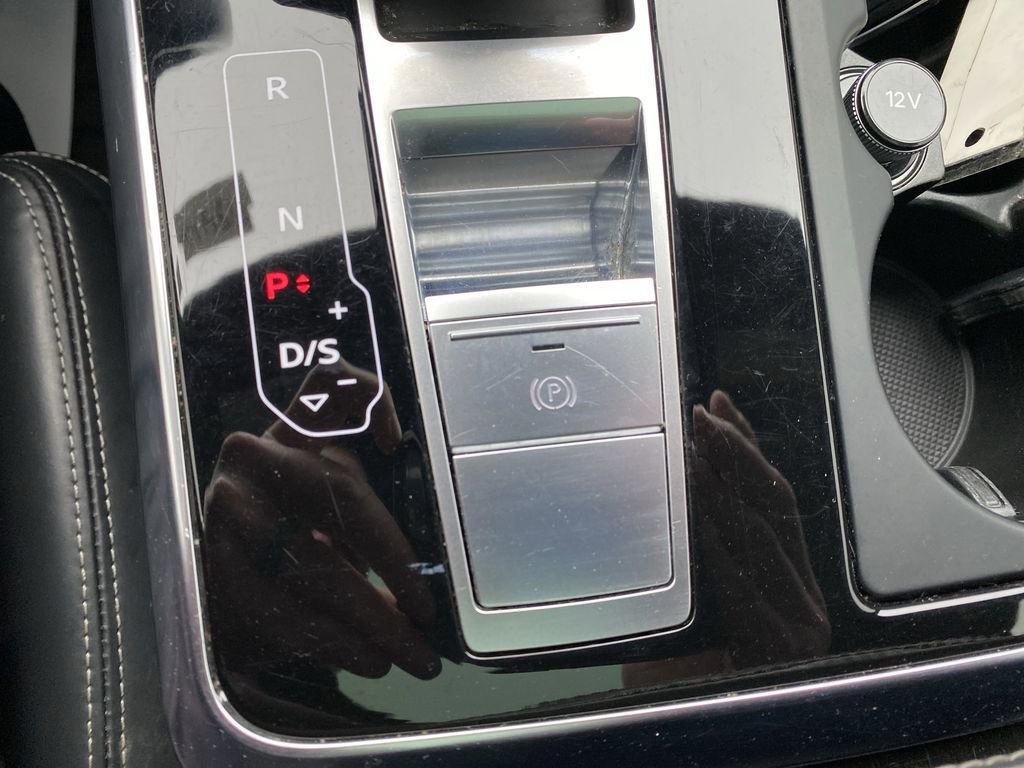 Used 2022 Audi RS Q8 w/ Carbon Optic Package image 28