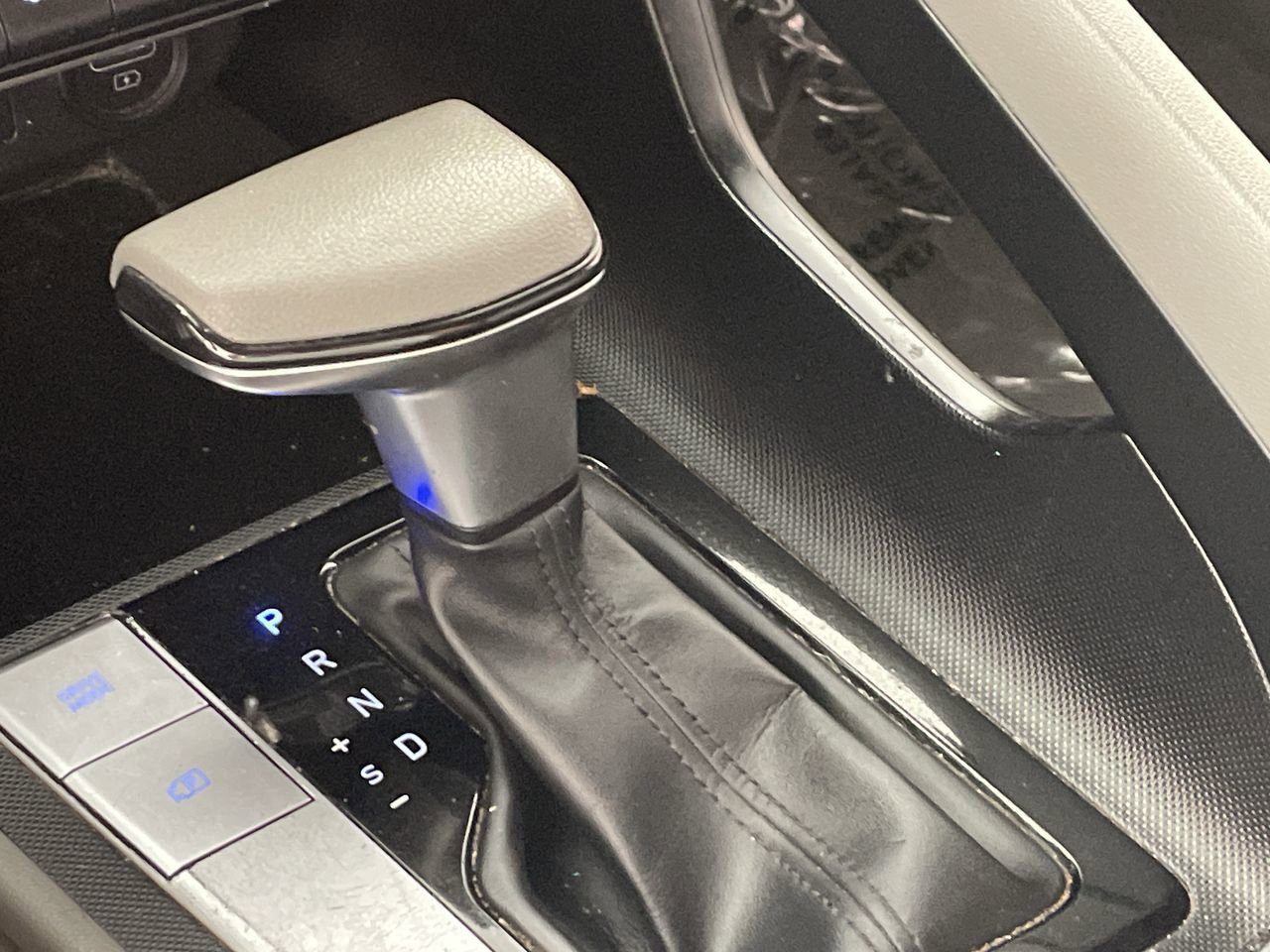 Used 2022 Hyundai Elantra SEL w/ Cargo Package FWD image 13