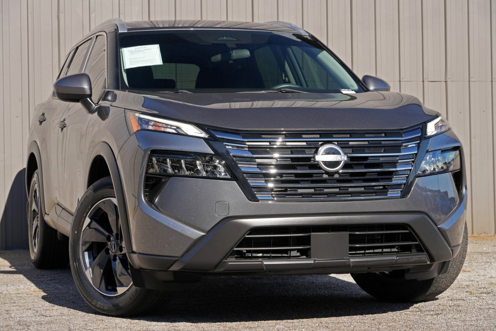 Used 2024 Nissan Rogue SV w/ SV Premium Package FWD image 2