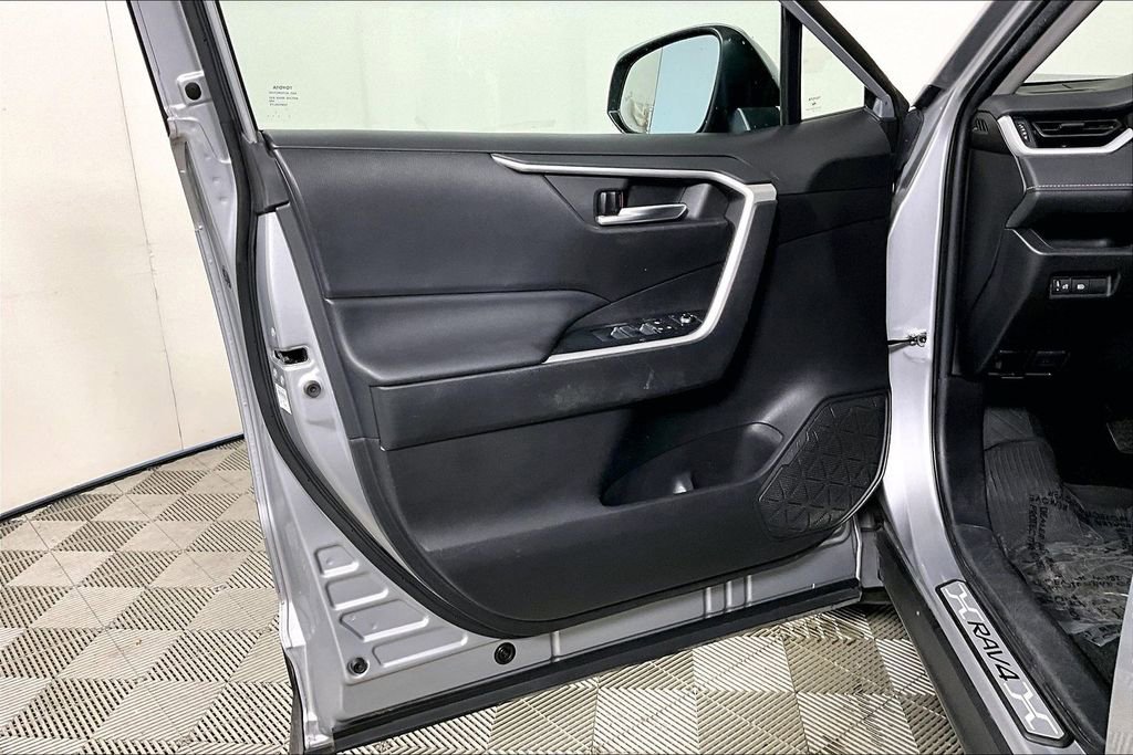 Used 2021 Toyota RAV4 XLE image 23