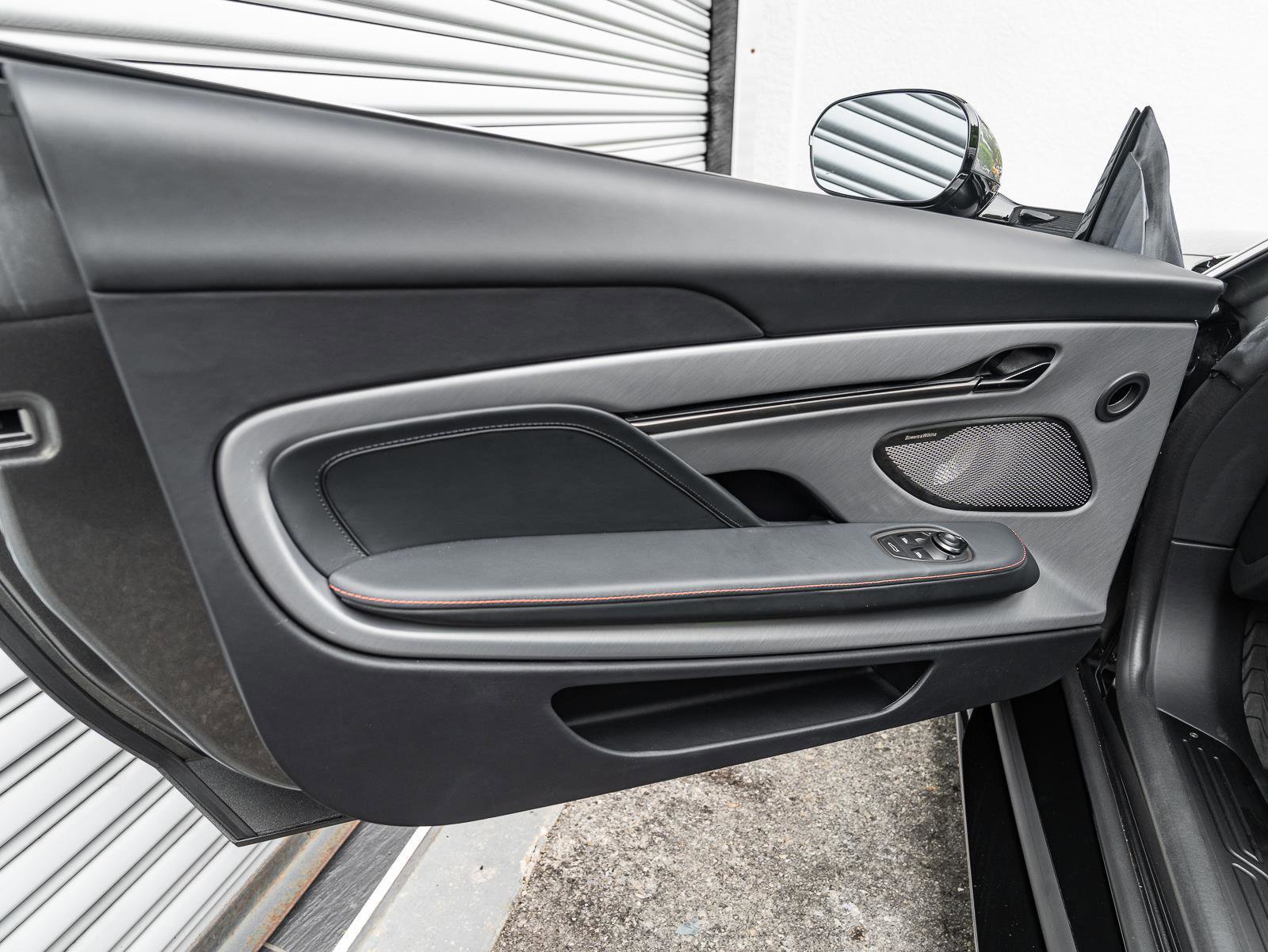 Used 2025 Aston Martin Vanquish RWD image 32