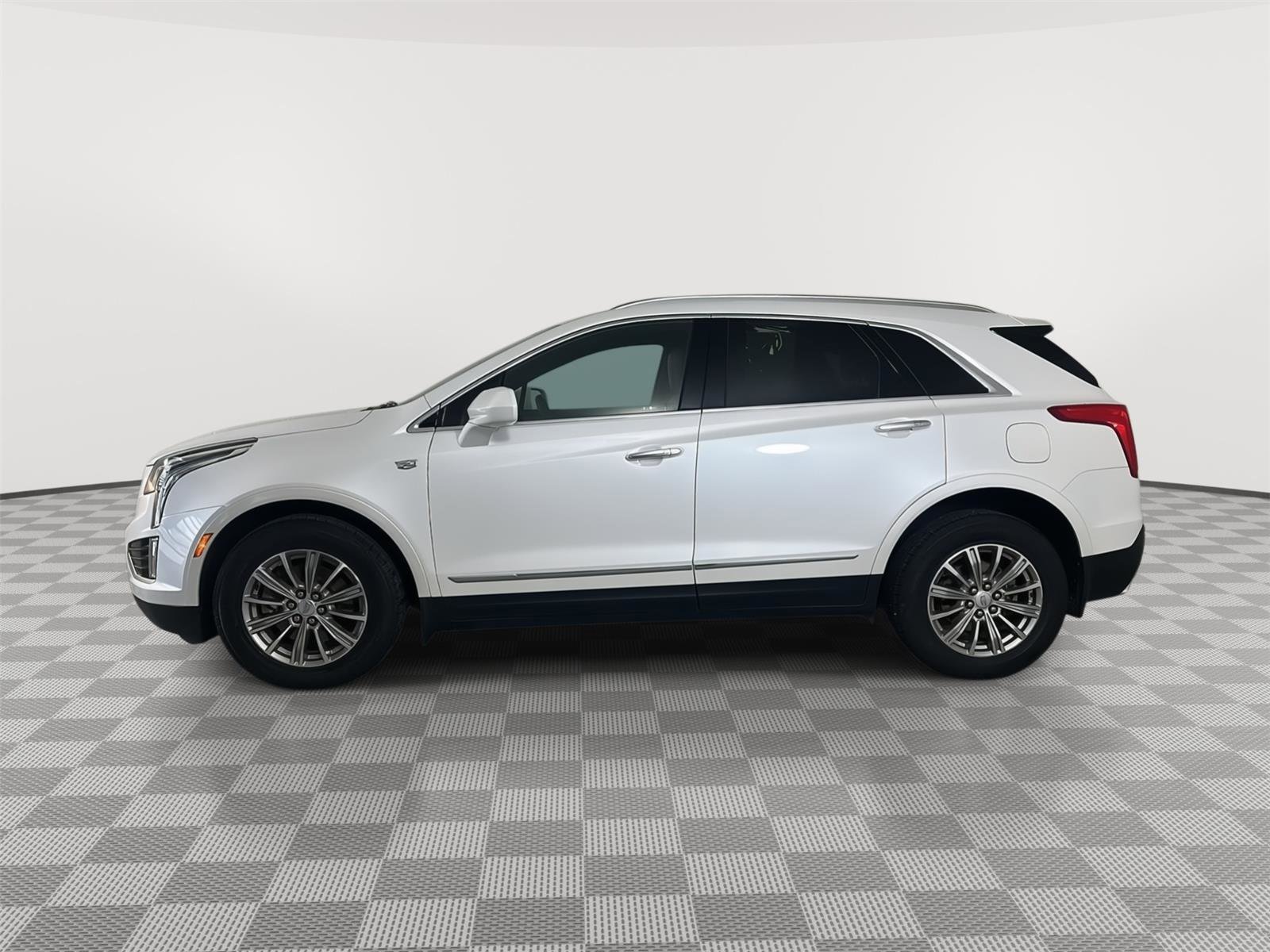 Used 2017 Cadillac XT5 Luxury w/ Driver Awareness Package image 4
