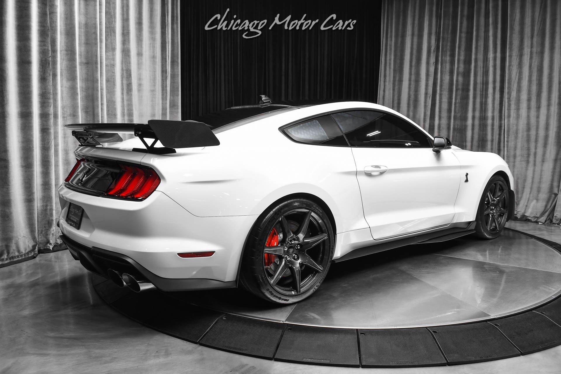 Used 2022 Ford Mustang Shelby GT500 w/ Carbon Fiber Track Pack RWD image 5