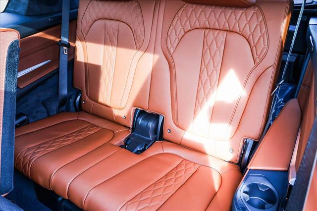 Used 2025 BMW X7 M60i w/ Climate Comfort Package image 21