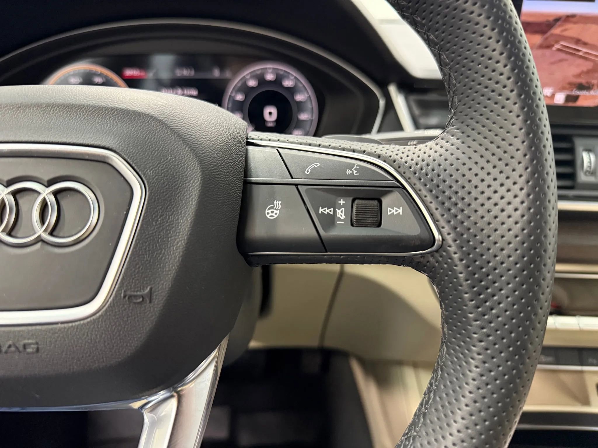 Used 2025 Audi Q5 e Premium Plus w/ Premium Plus Package image 36