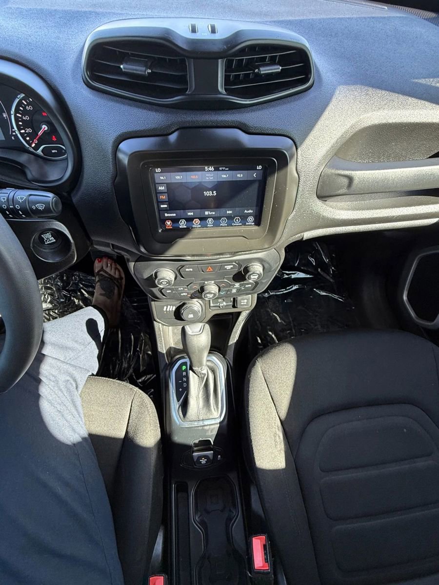 Used 2018 Jeep Renegade Latitude w/ Popular Equipment Group image 13