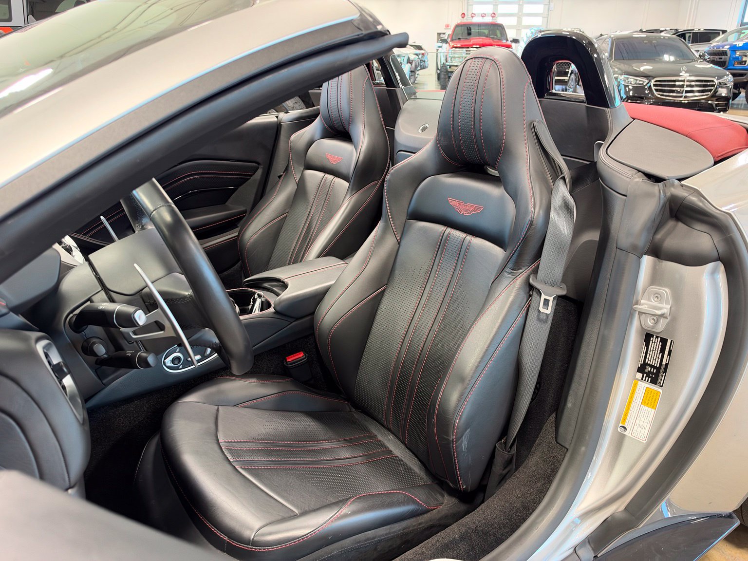 Used 2021 Aston Martin V8 Vantage Roadster RWD image 22