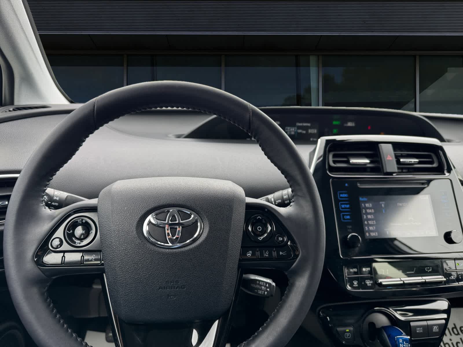 Used 2019 Toyota Prius XLE FWD image 3