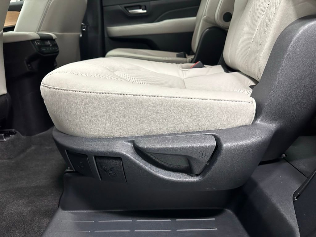 Used 2025 Toyota Grand Highlander AWD image 47