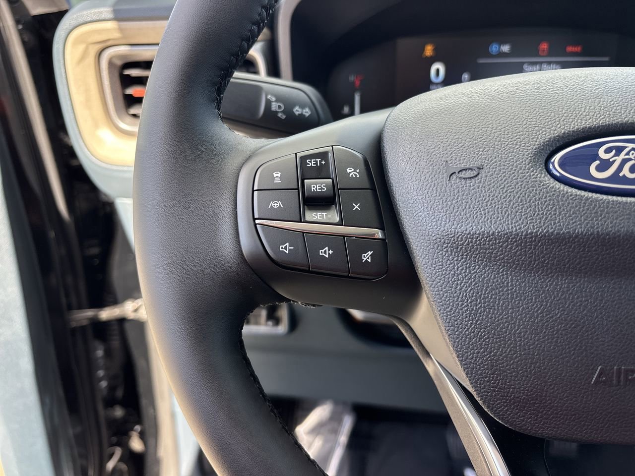 New 2025 Ford Maverick Lariat w/ 4K Tow Package image 30