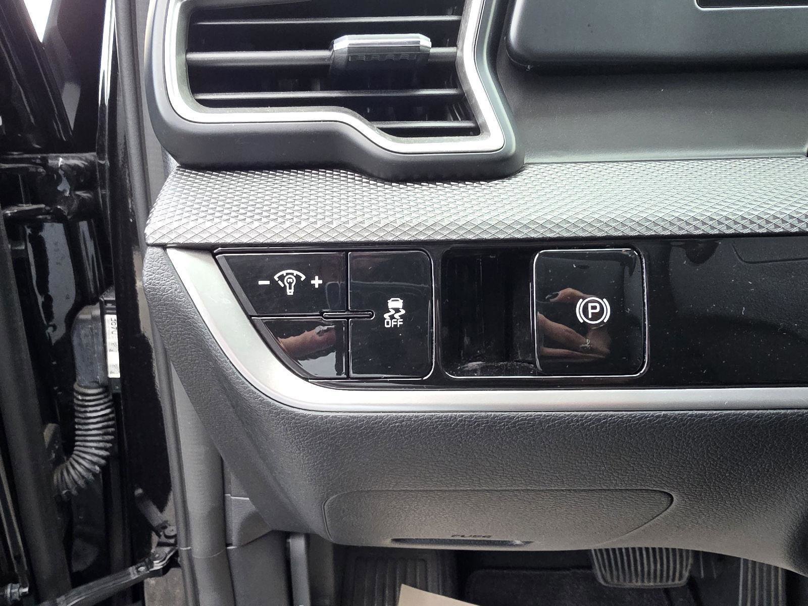 Used 2024 Kia Sportage LX image 12