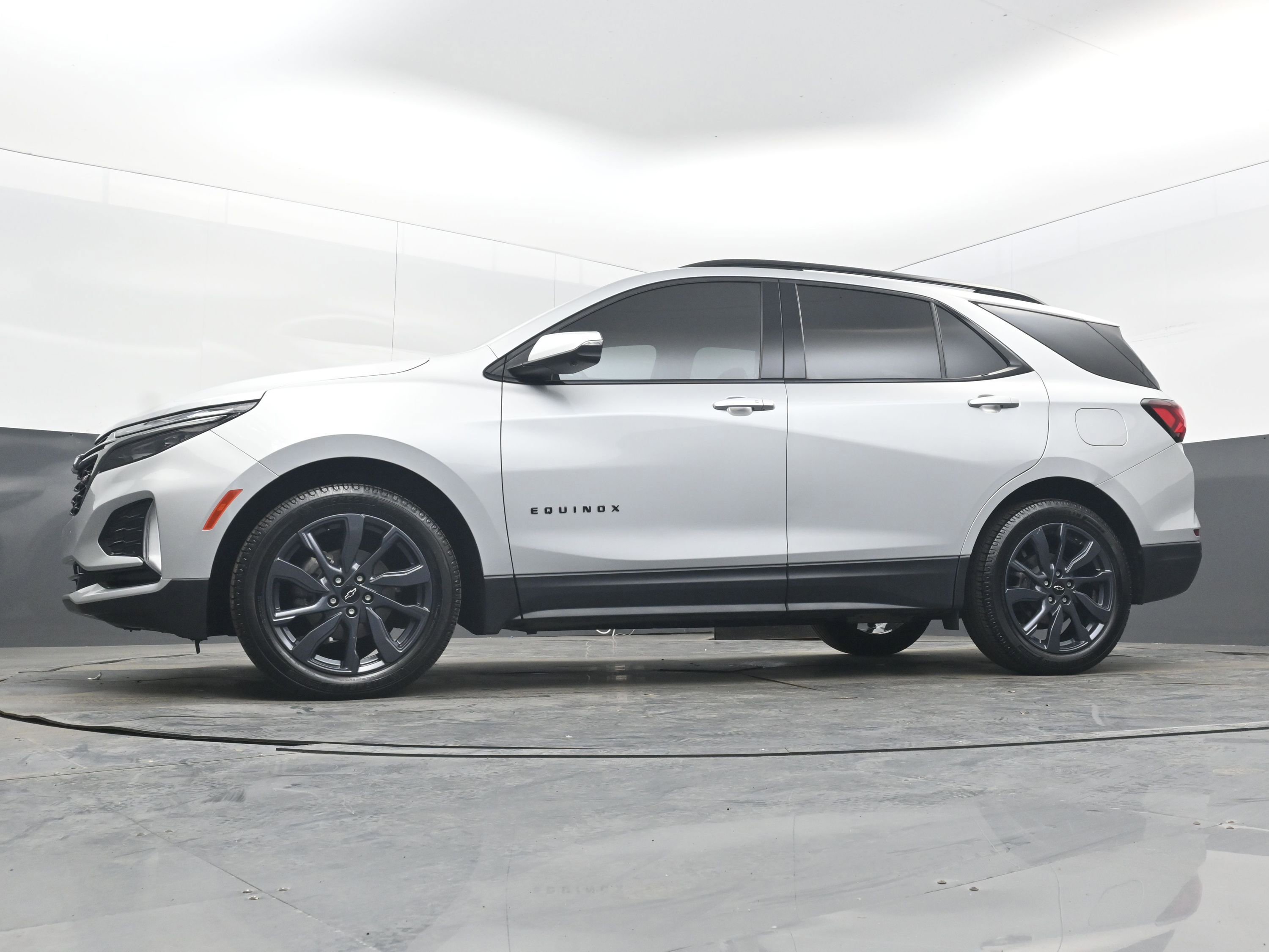 Used 2022 Chevrolet Equinox RS w/ RS Leather Package image 26