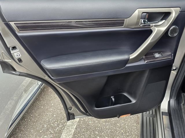 Used 2021 Lexus GX 460 Luxury w/ Accessory Package image 40