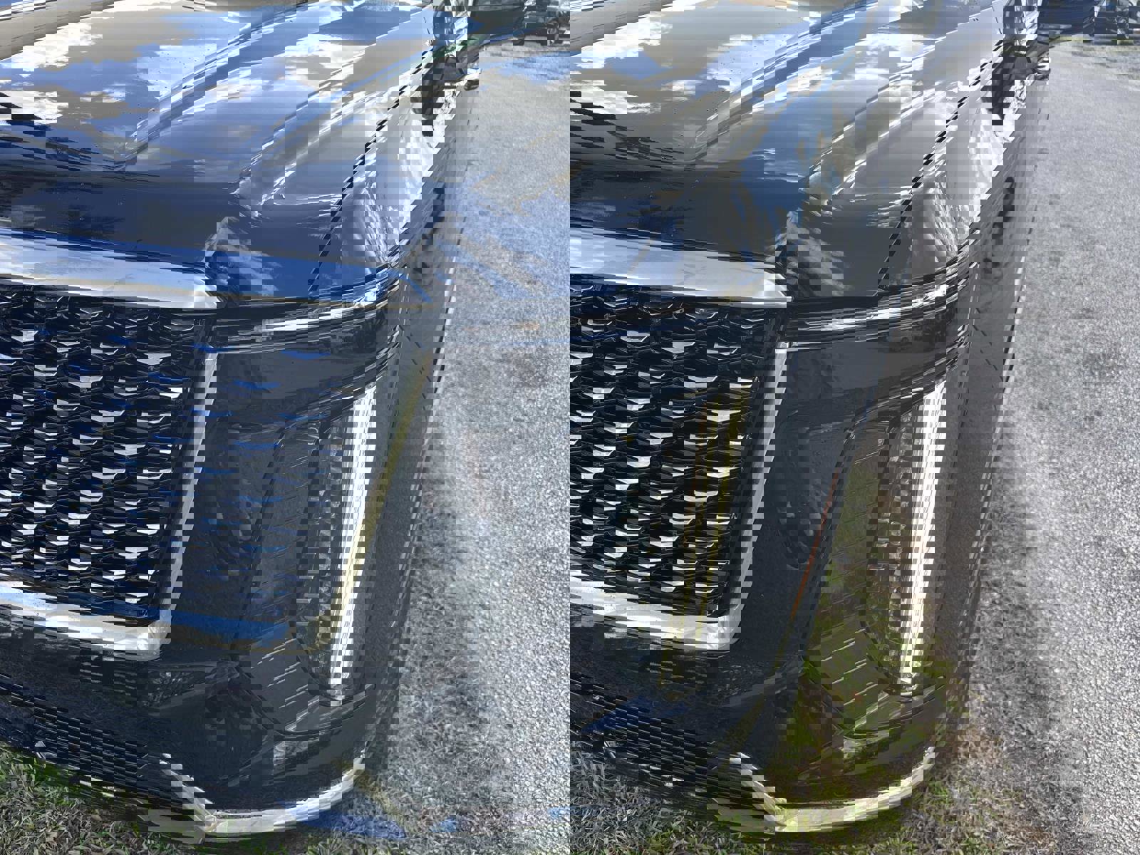 Certified 2025 Cadillac Escalade ESV Premium Luxury image 9