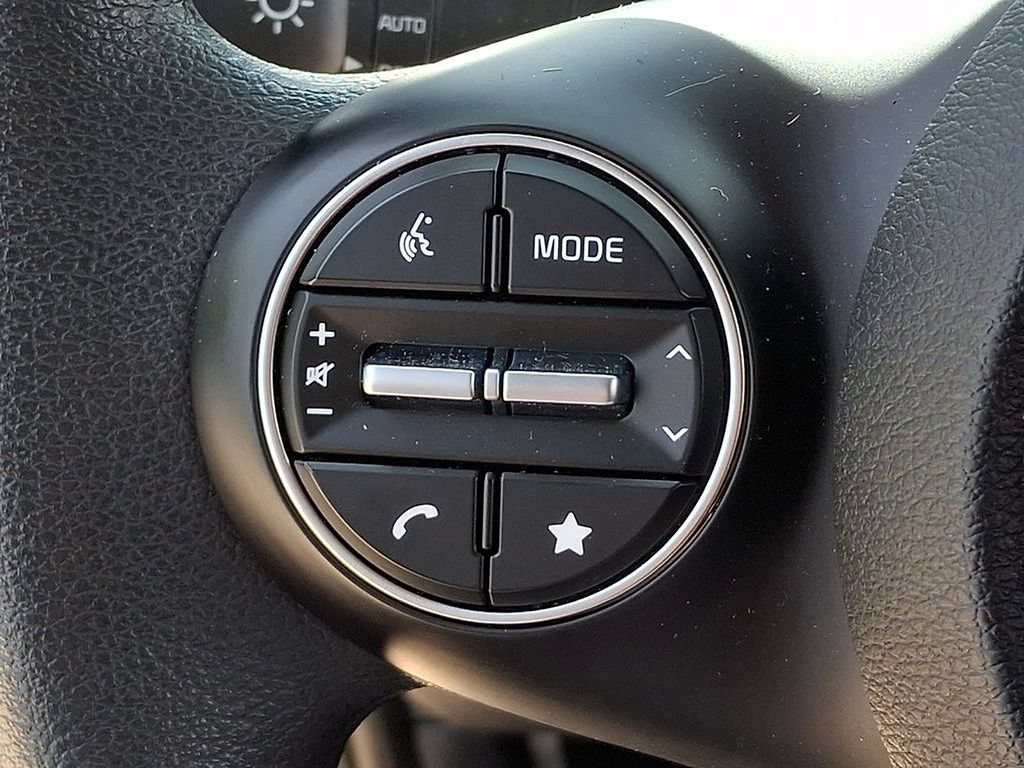 Used 2025 Kia Soul LX w/ LX Technology Package FWD image 20