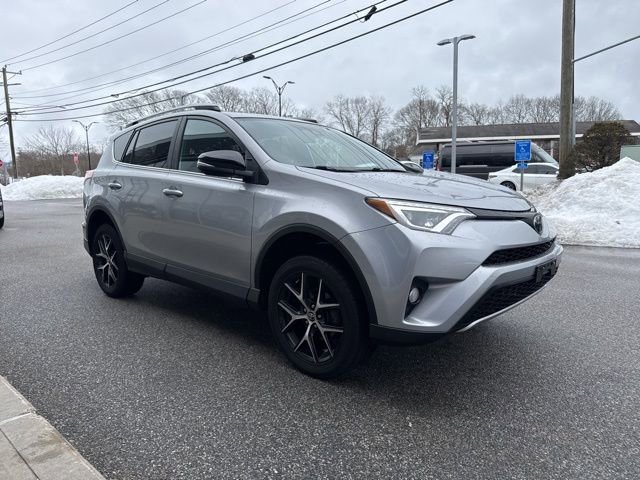 Used 2017 Toyota RAV4 SE image 3