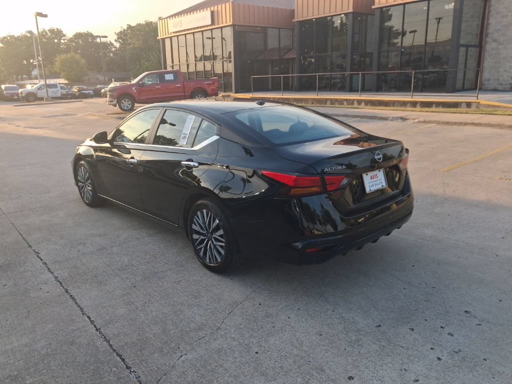 Used 2025 Nissan Altima 2.5 SV FWD image 8