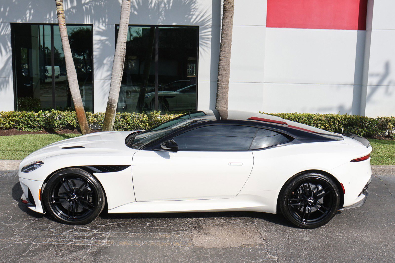 Used 2019 Aston Martin DBS Superleggera RWD image 27