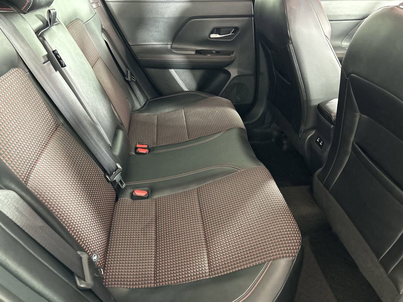 Used 2025 Nissan Kicks SR FWD image 24