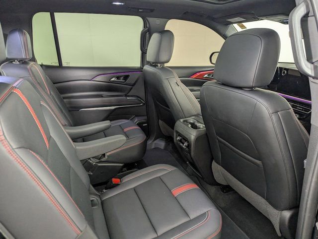 Used 2024 Chevrolet Traverse RS AWD/4WD image 23