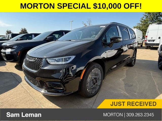 New 2026 Chrysler Pacifica Limited w/ S Appearance Package image 2