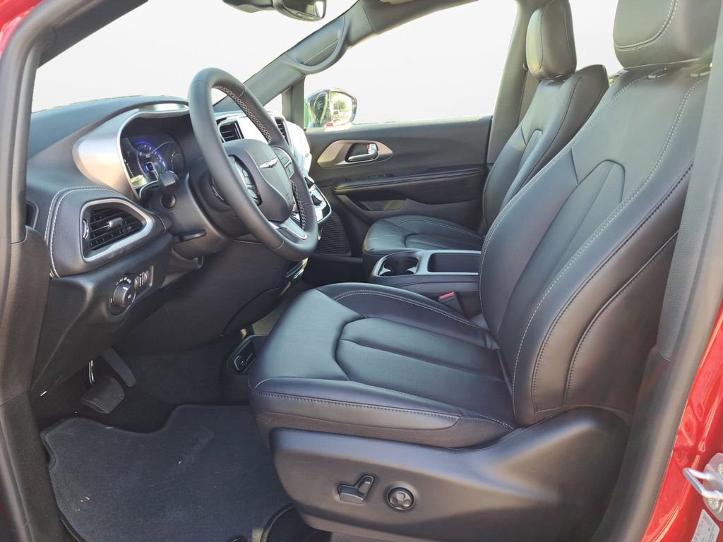 New 2026 Chrysler Pacifica Select FWD image 19