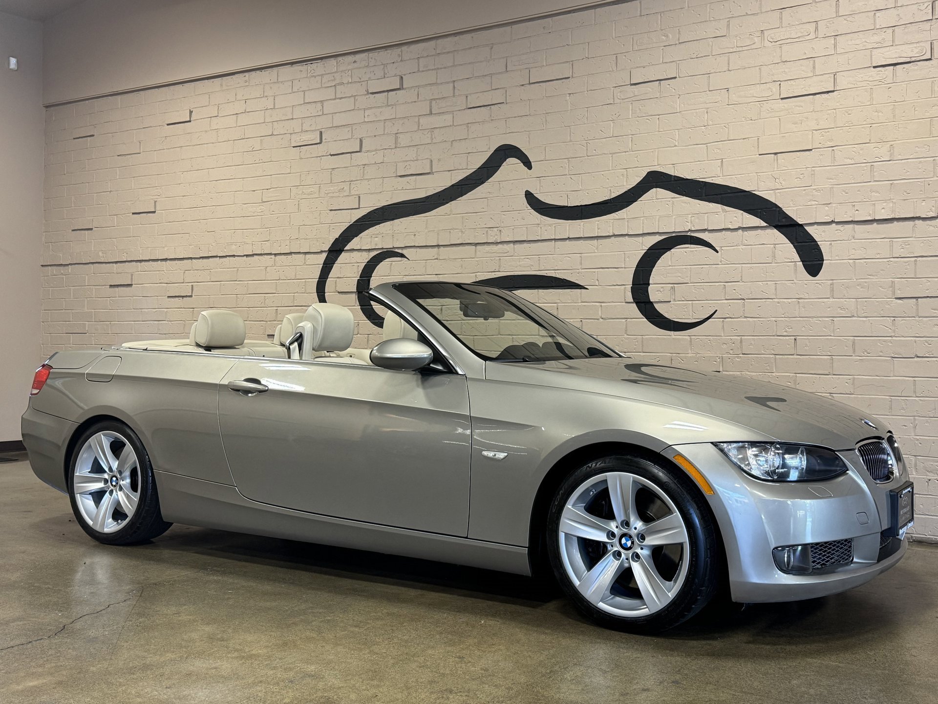 Used 2008 BMW 335i Convertible image 2